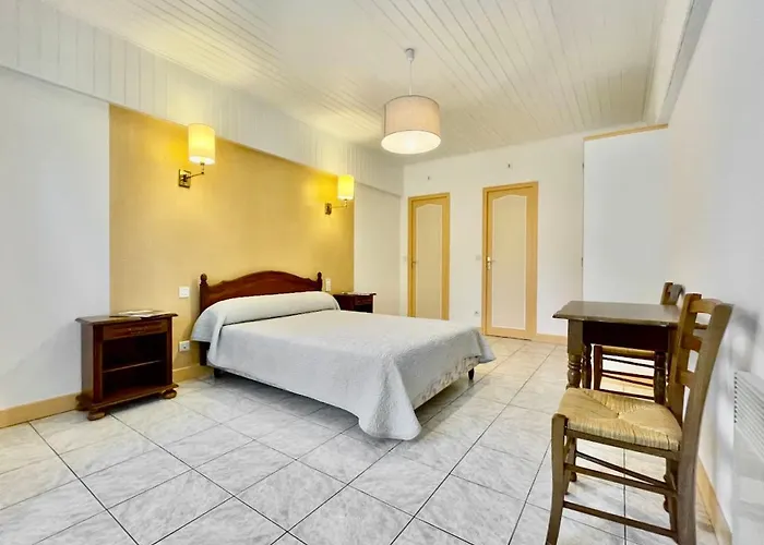 Couette-café Ferme Du Roc 3*